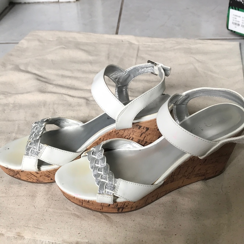 🌟🌟3 for $25🌟🌟White/silver wedgeSandals